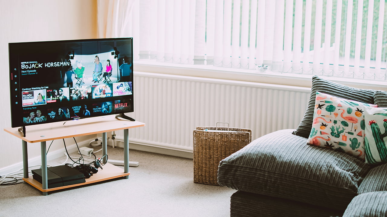 Connecting a console to a non smart TV